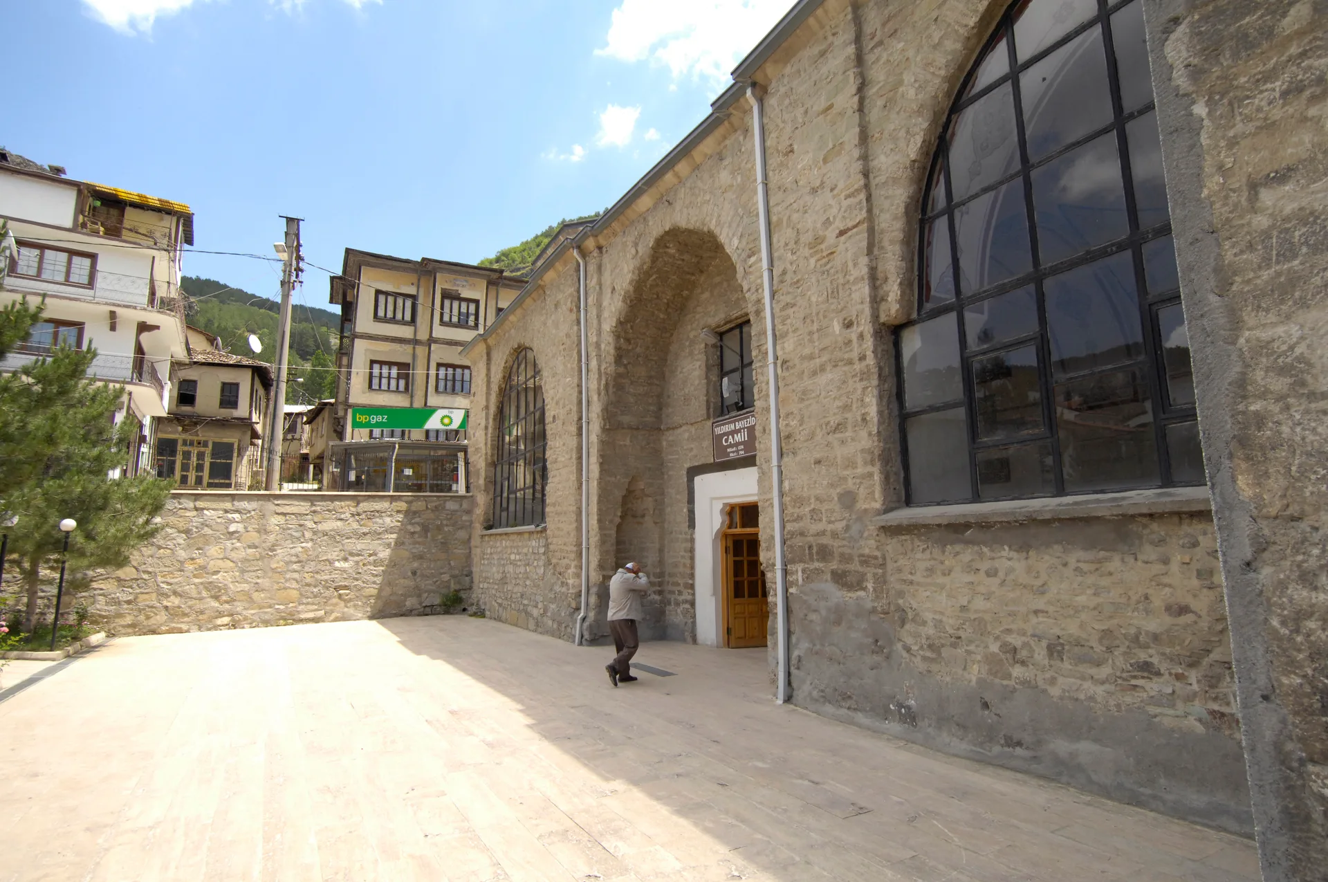 Mudurnu Yıldırım Bayezid Camii ve tarihî çevresi