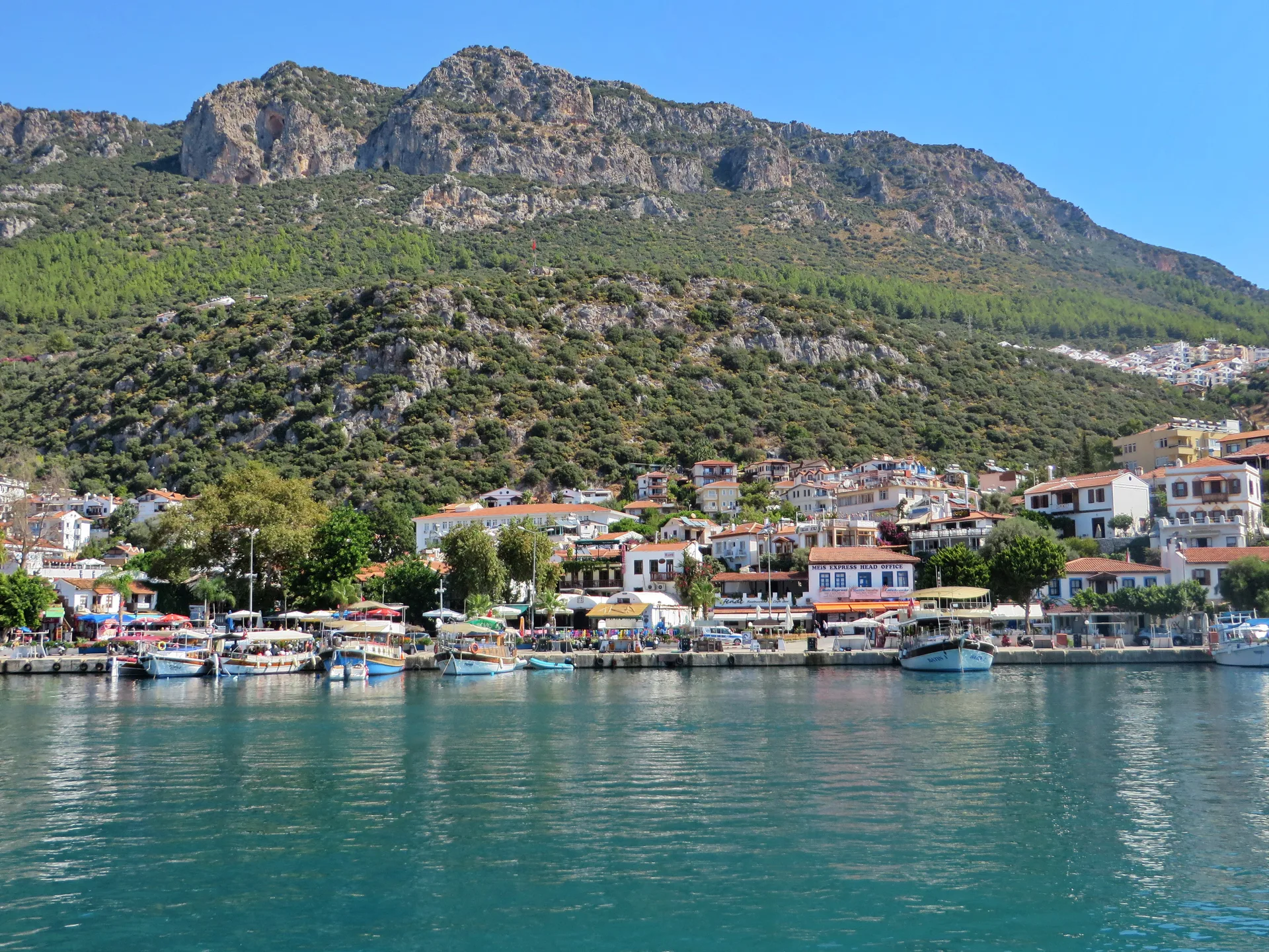 Küçük Çakıl çevresinden Kaş kıyısının görünümü